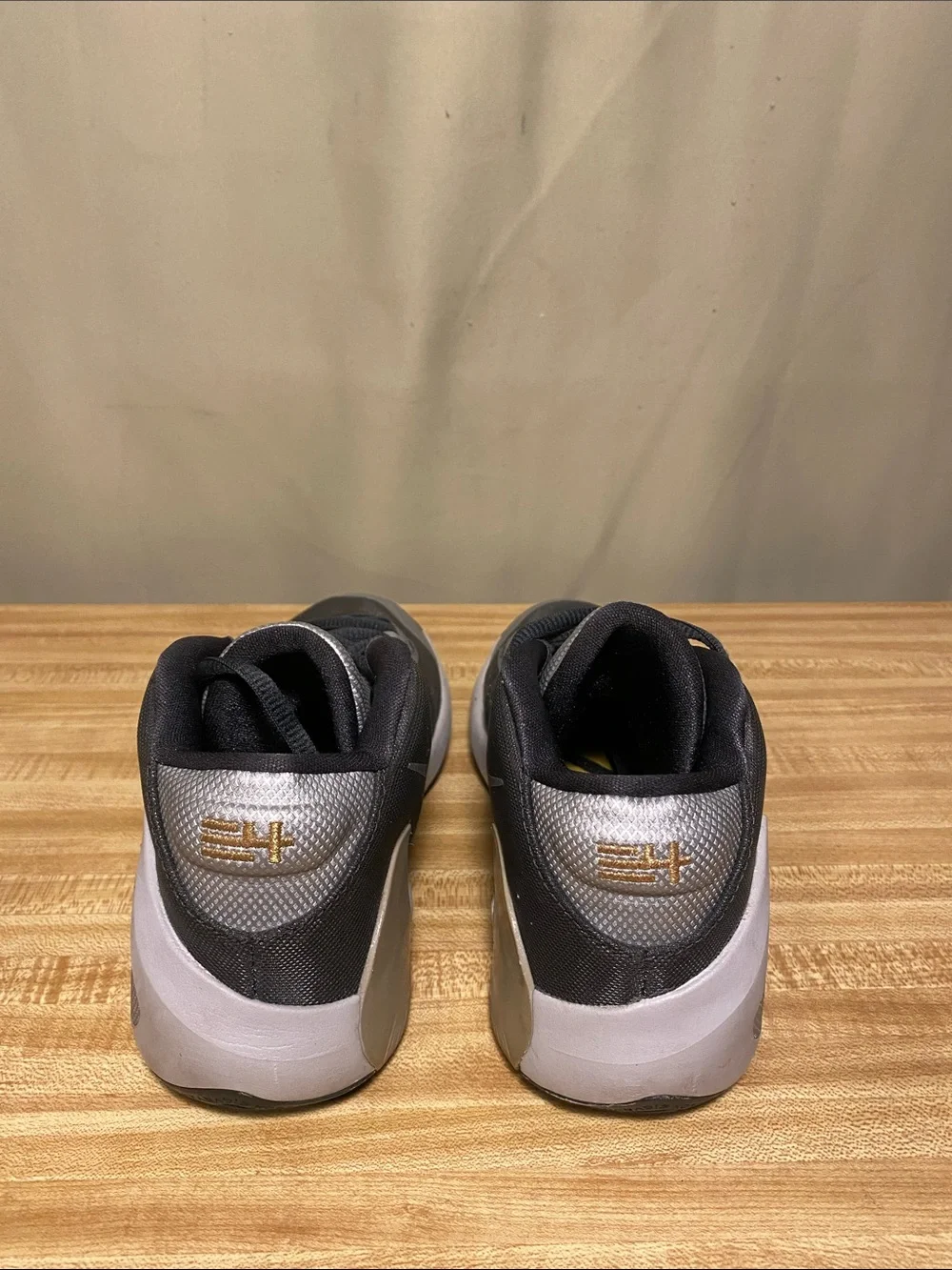 Nike Giannis Zoom Freak 1 Smoke Grey/ Metallic Silver / Black  (GS) Sneakers  4Y